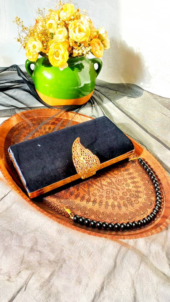 کلاچ برگ رویه مخمل